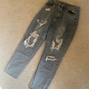 Mom jeans high rise! Never been worn 🎉super cute casual jeans!